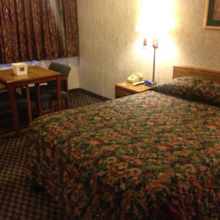 Richmond Inn And Suites Экстерьер фото