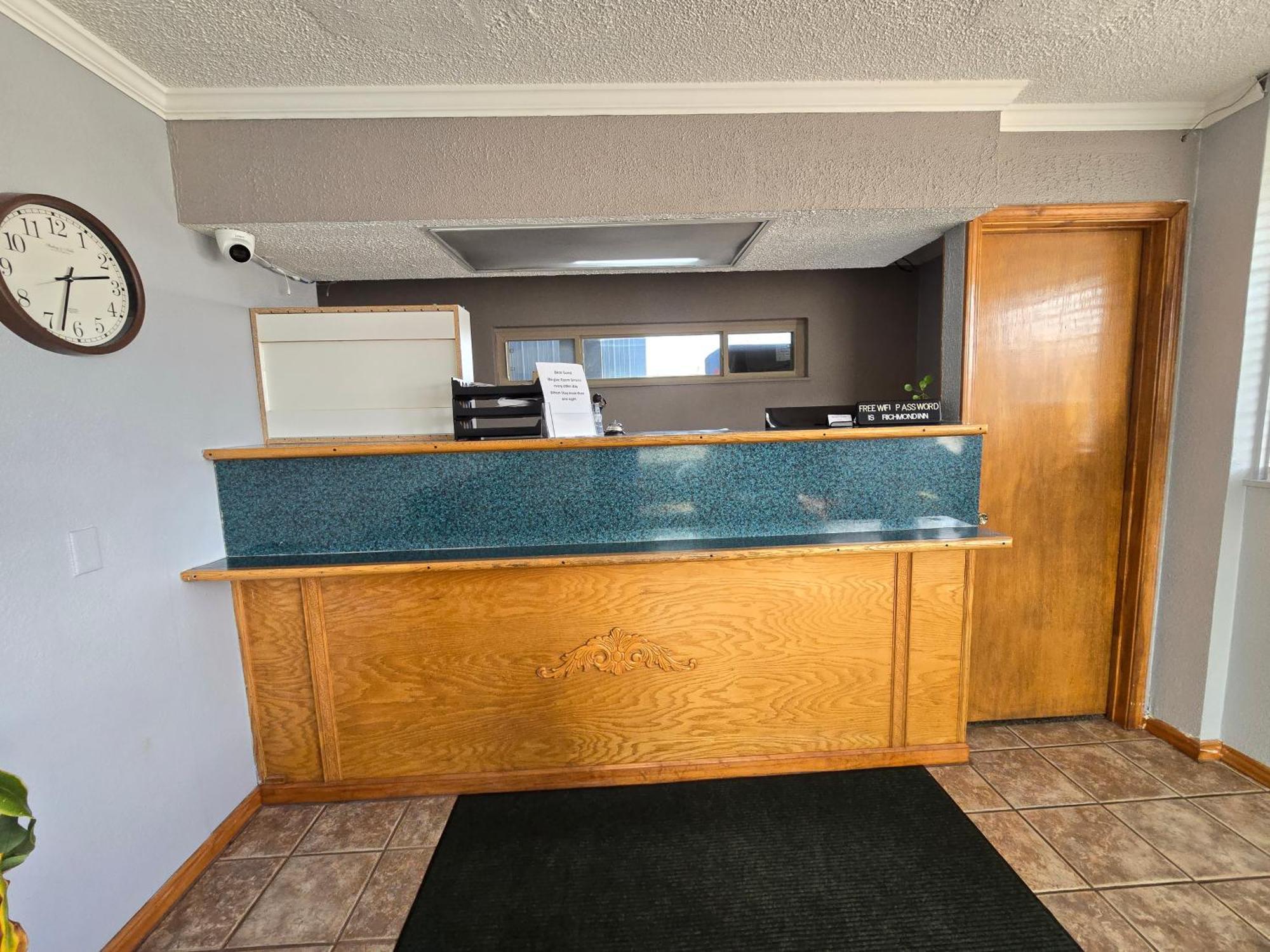 Richmond Inn And Suites Экстерьер фото