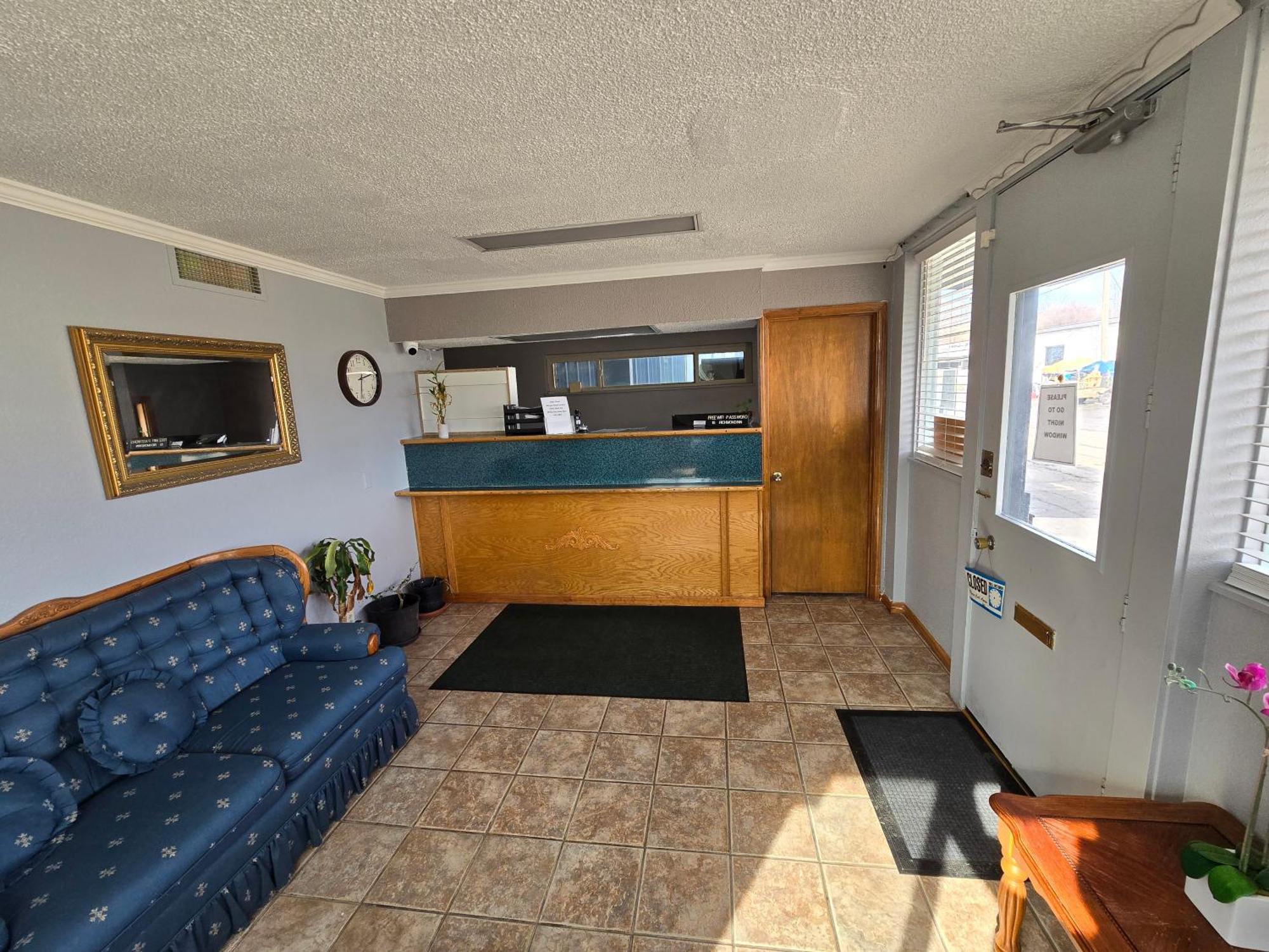 Richmond Inn And Suites Экстерьер фото