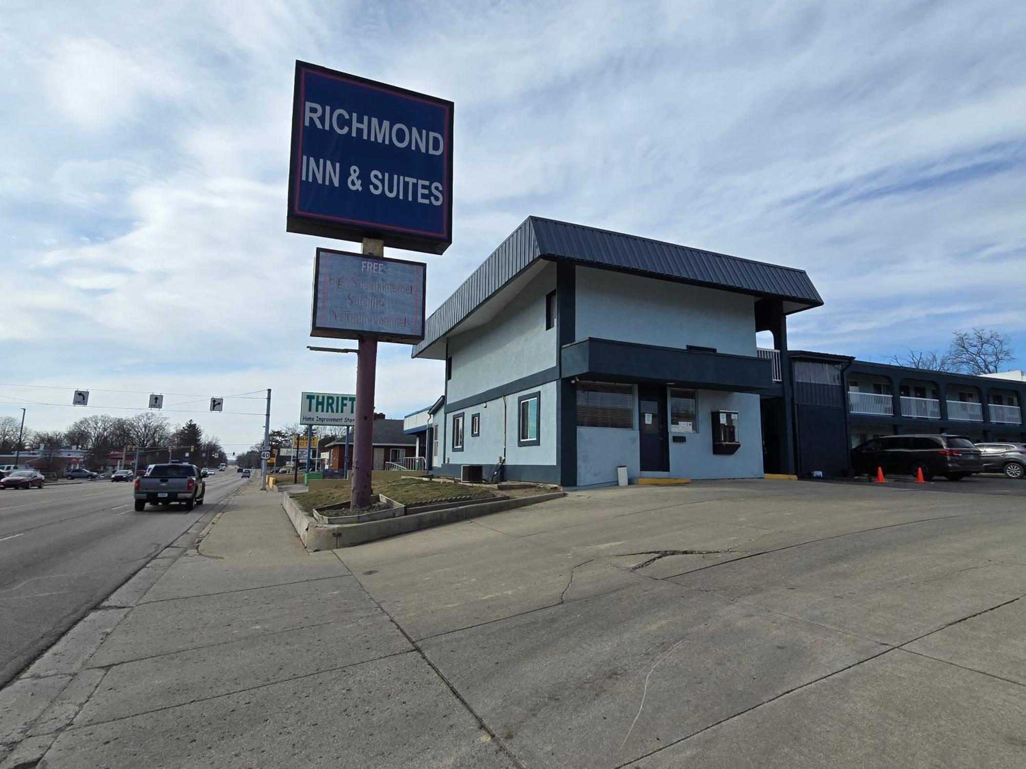 Richmond Inn And Suites Экстерьер фото