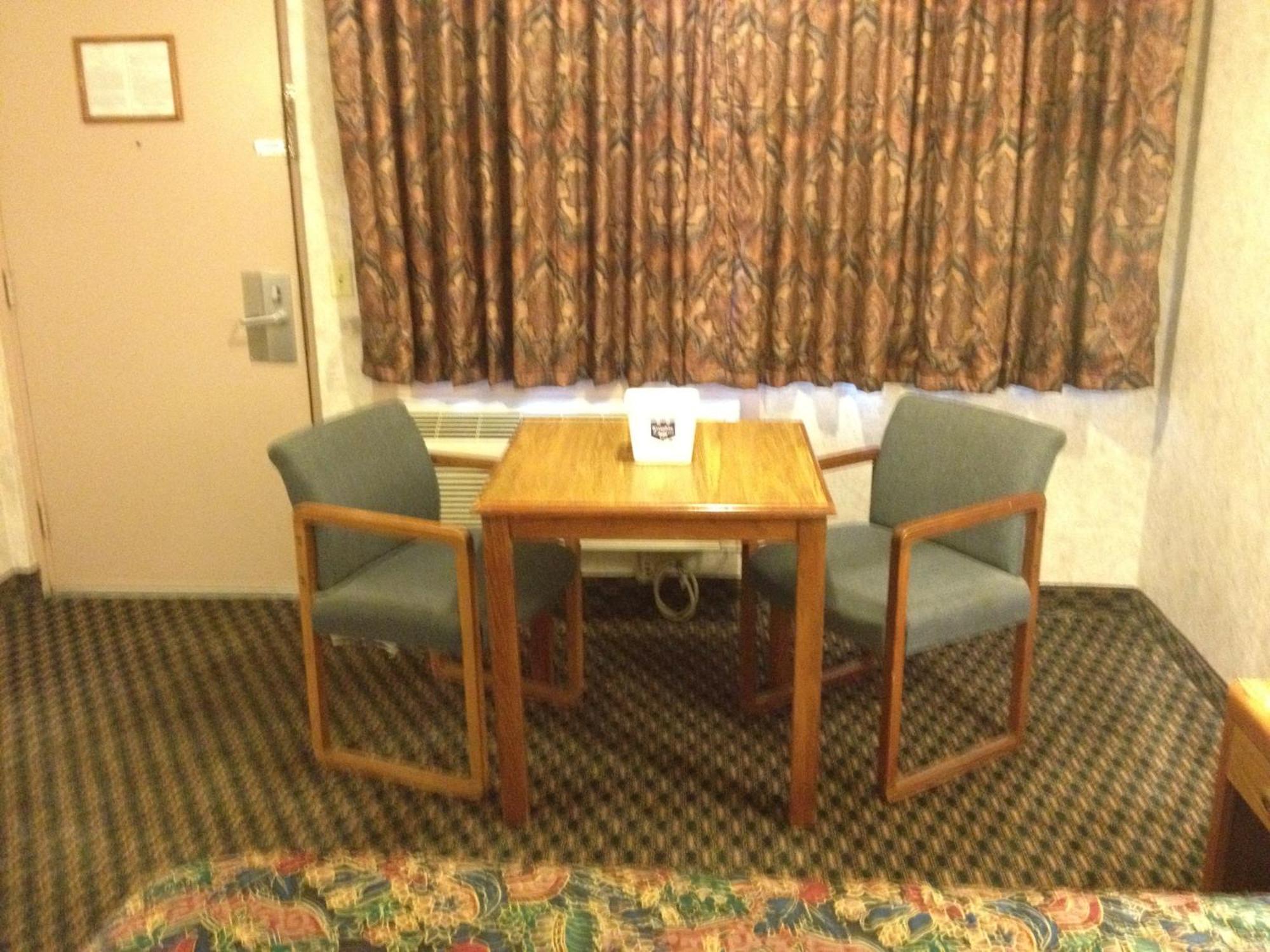 Richmond Inn And Suites Экстерьер фото