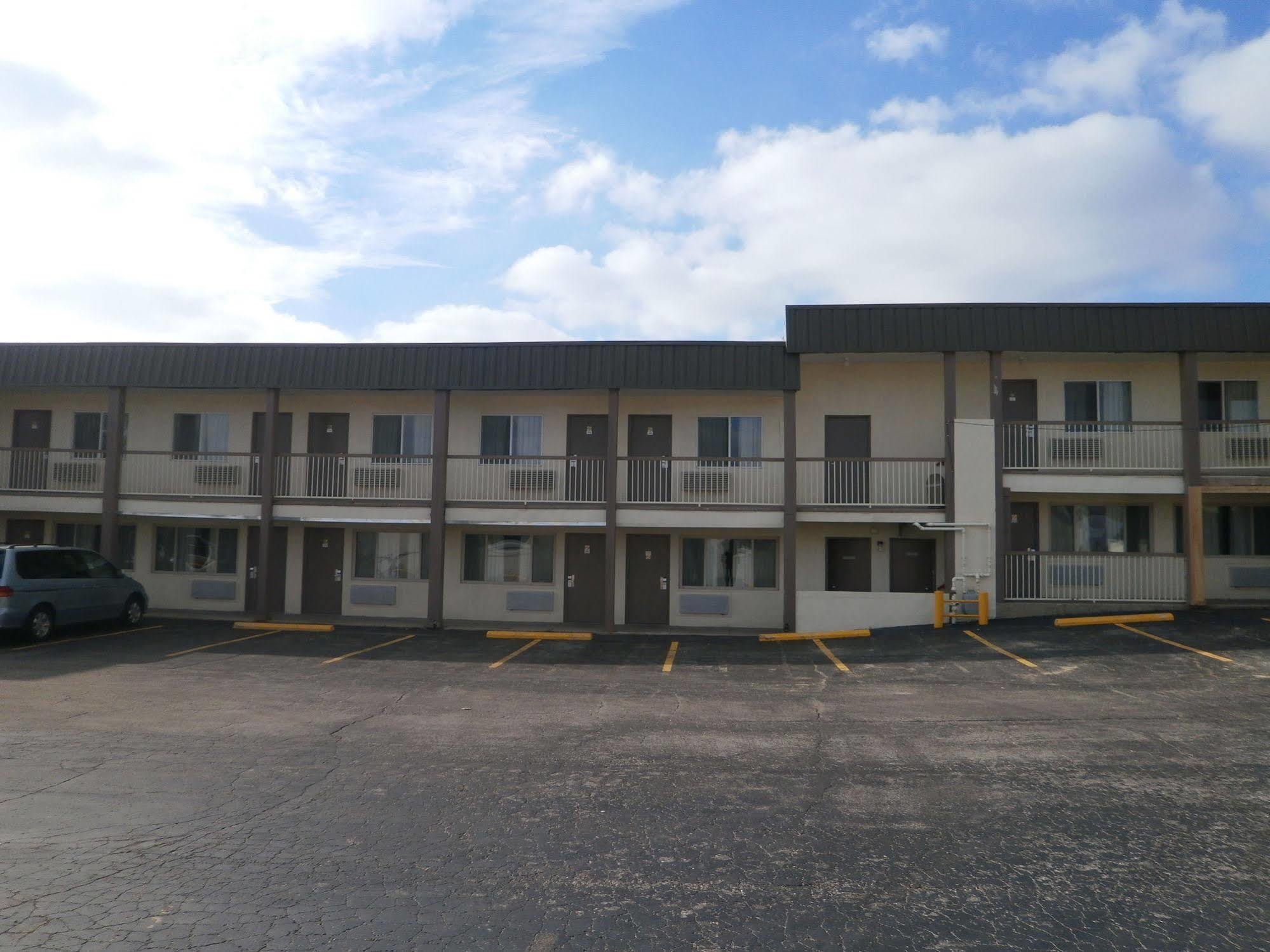 Richmond Inn And Suites Экстерьер фото
