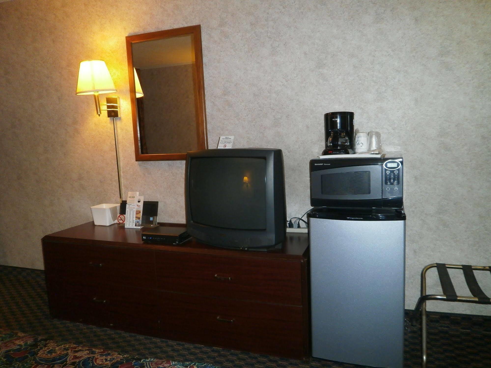 Richmond Inn And Suites Экстерьер фото
