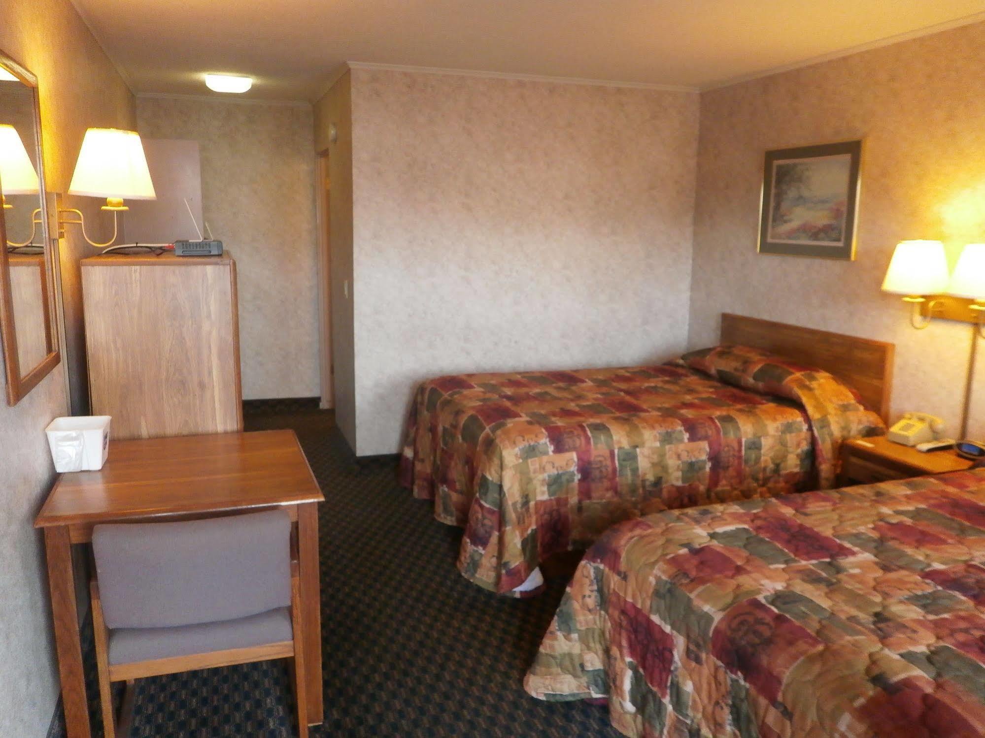 Richmond Inn And Suites Экстерьер фото