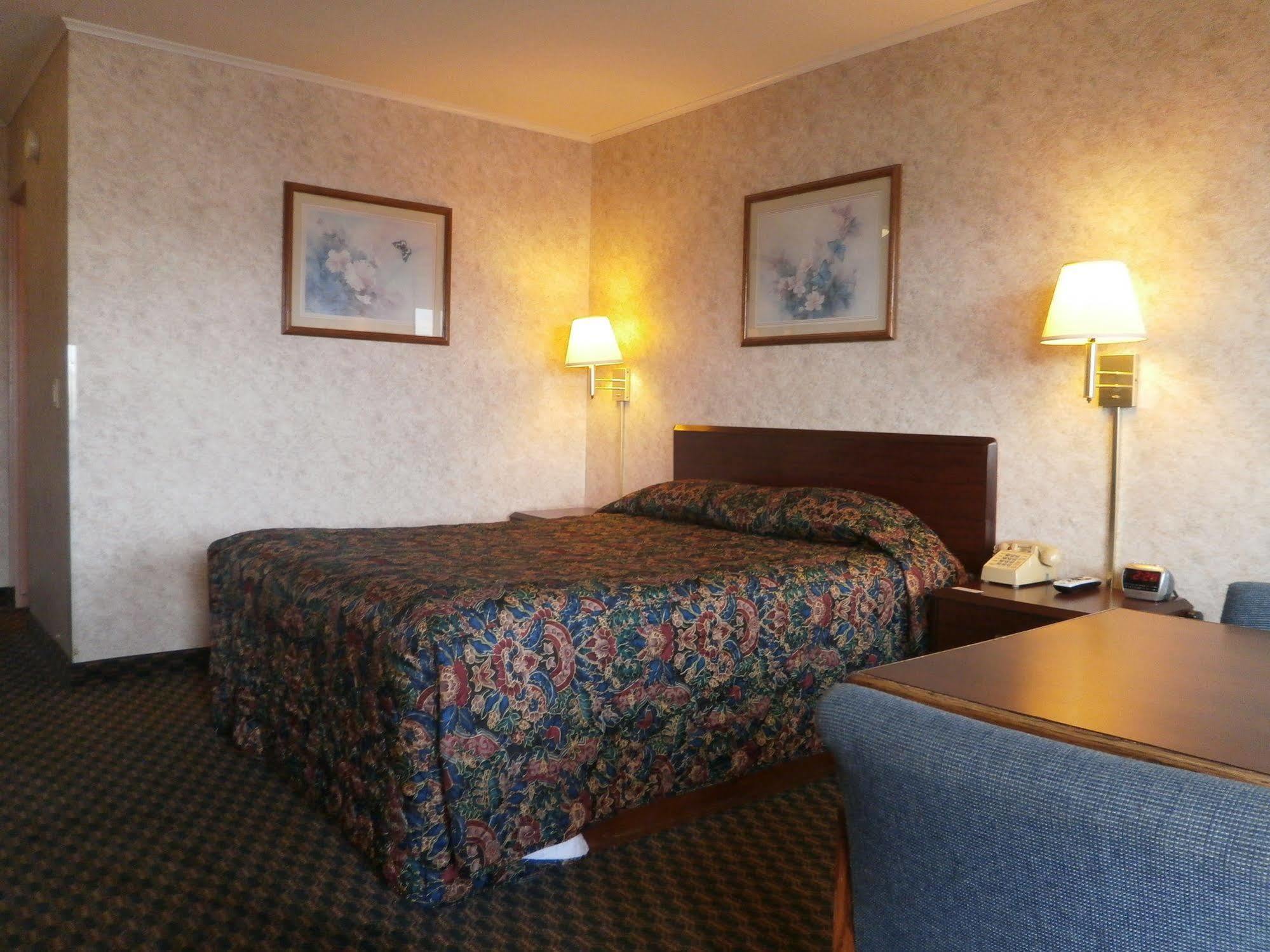 Richmond Inn And Suites Экстерьер фото