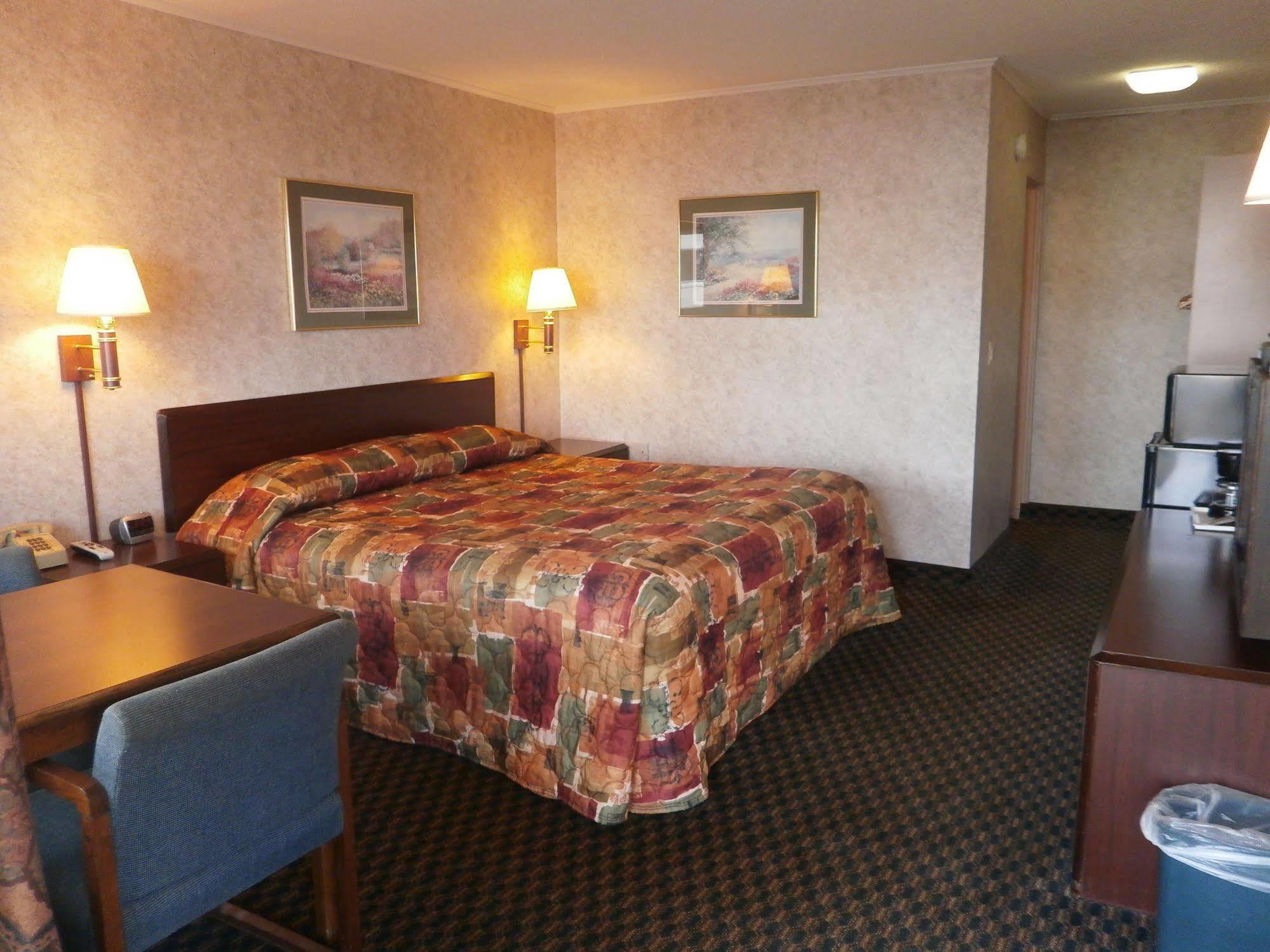 Richmond Inn And Suites Экстерьер фото