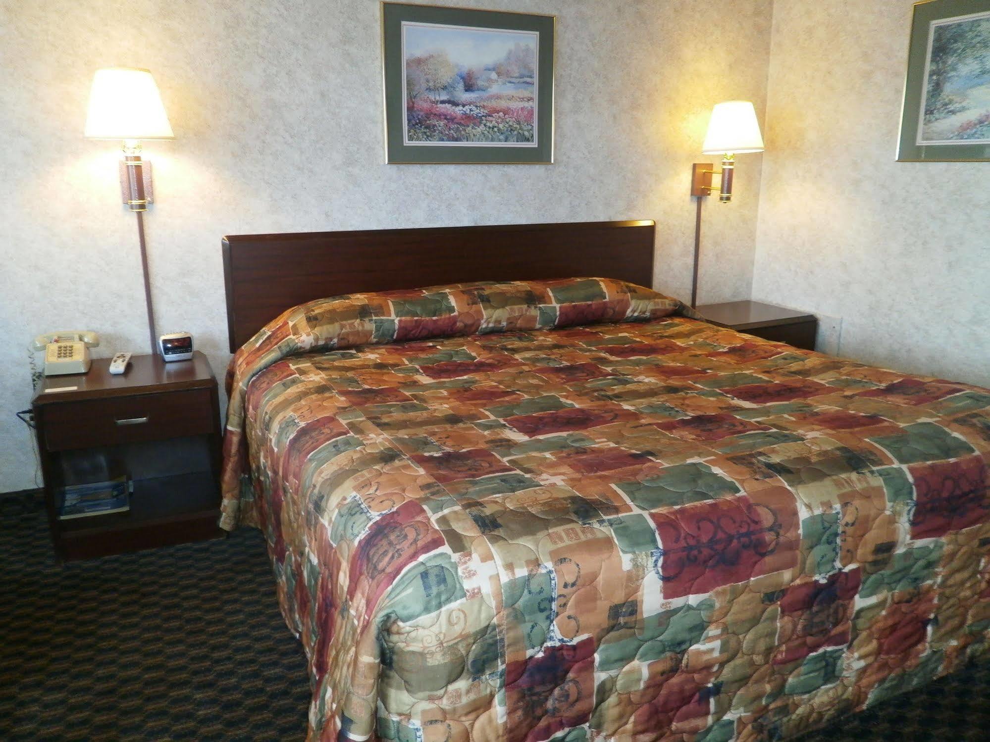 Richmond Inn And Suites Экстерьер фото