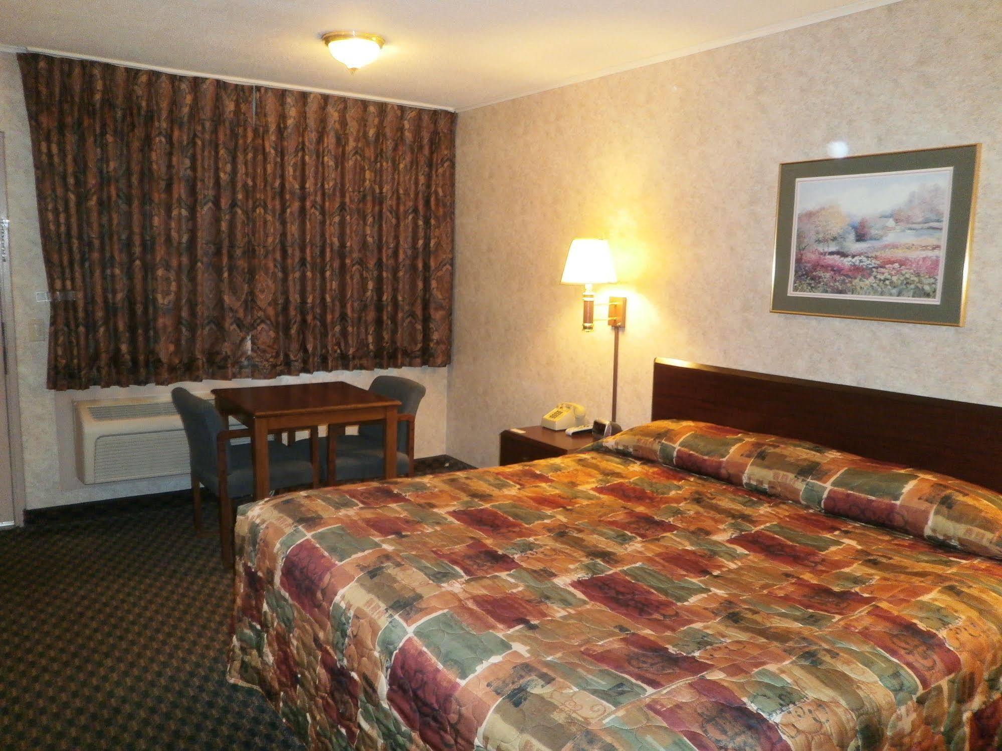 Richmond Inn And Suites Экстерьер фото